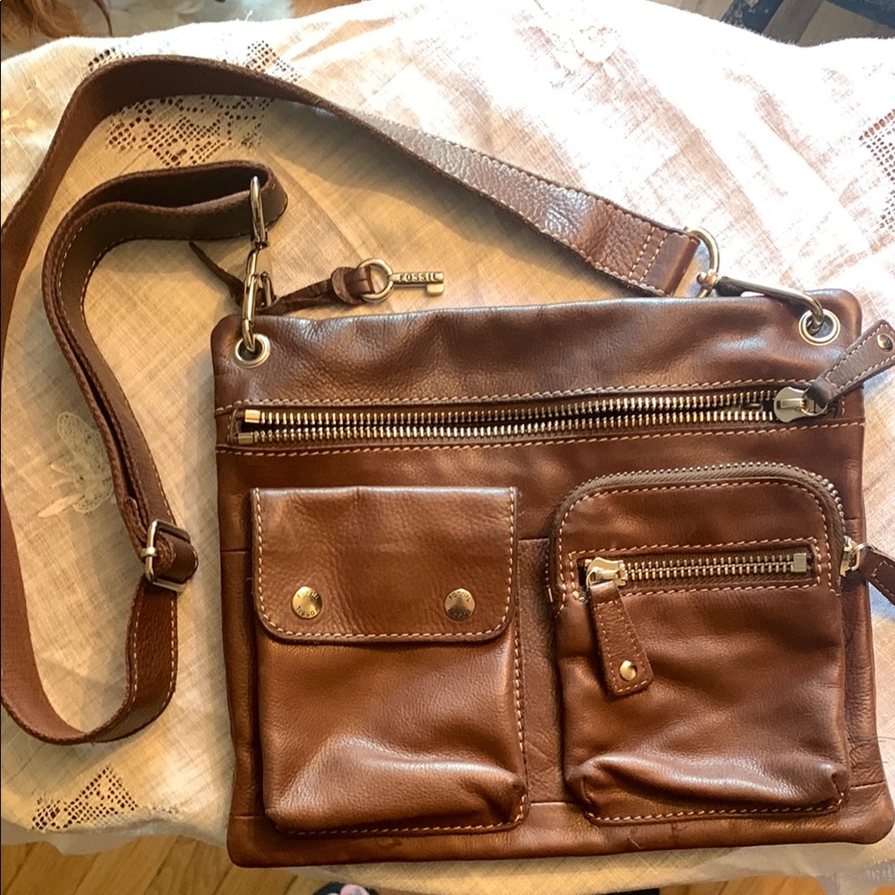 Fossil Brown Messenger Bag with Adjustable Strap and Vintage Style
